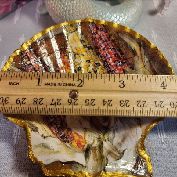 DECOUPAGE SCALLOPED FAN SHELL  - Picture 2 of 2